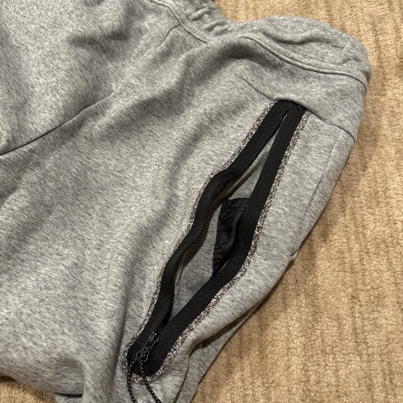Nike Heather Gray Joggers - Picture 6 of 6